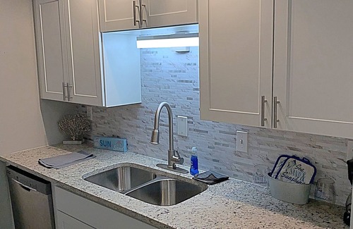 Mary Esther Condo | Soundside 2 Bedroom Condo - Pool & fishing dock