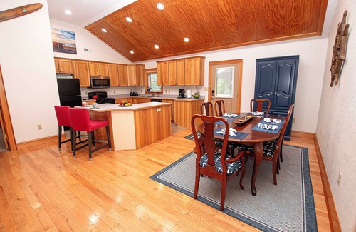 Brigands' Bay House | Soundside, Fire Pit, Screened in Porch, Fenced in Backyard, Charming Beach House