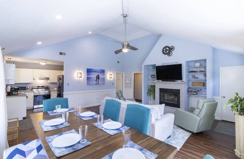 Colington Harbour House | Soundside home in KDH w/hot tub & lots of community amenities including a pool!