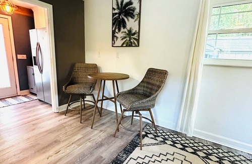 Mary Esther House | Soundside Vibe! Sleeps 15, Private Community Beach, Pool! Minutes to Navarre!