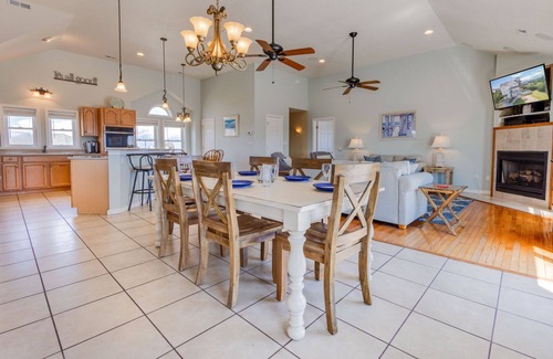 Wind Over Waves House | Soundview Dog Friendly w/Pool, Hot Tub, Cargo Lift, Boat and Windsports Access