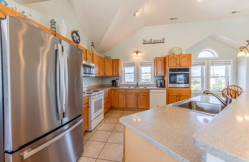 Wind Over Waves House | Soundview Dog Friendly w/Pool, Hot Tub, Cargo Lift, Boat and Windsports Access