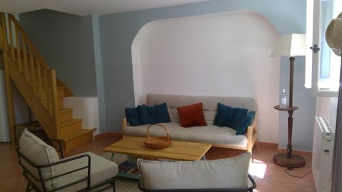 Buisson Apartment | Sous le figuier.