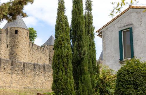City of Carcassonne Villa | Sous les remparts la maison Pimprenelle