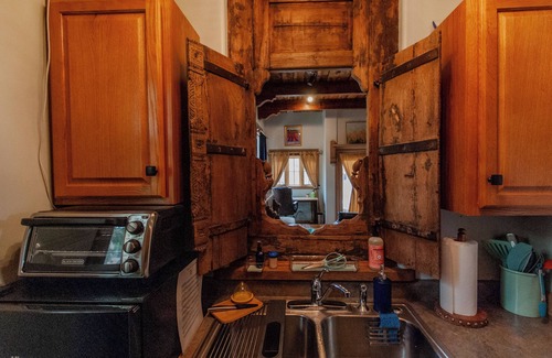 Los Ranchos de Albuquerque Apartment | South Foxfire Casita @ SantuaRio Grande-Quintessential New Mexico Casita+Firepit