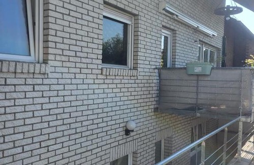 Weilerswist Apartment | Souterrain Whirlpool-Apartment nahe Phantasialand