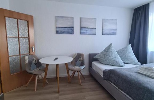 Haunstetten-Siebenbrunn Apartment | South Apartment - Modern & Stylish