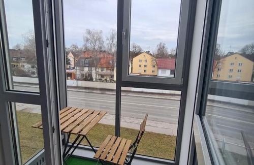 Haunstetten-Siebenbrunn Apartment | South Apartment - Modern & Stylish