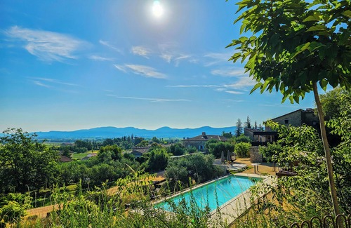 Banne House | South Ardeche estate with 4 independent gites, large swimming pool, poolbar,