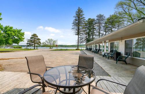 East Jordan Hotel | South Arm Retreats Motel @ Lake Charlevoix ➠ Unit 1