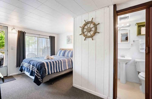 East Jordan Hotel | South Arm Retreats Standard Room 2