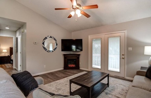 Royal Pines House | South Asheville Townhome W/Hot Tub 16A