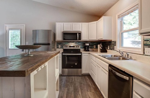 Royal Pines House | South Asheville Townhome W/Hot Tub 16A