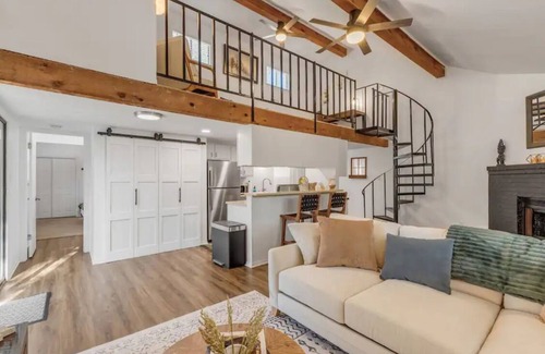 Scenic Brook West House | South Austin Retreat w/Loft - Monthly Stays