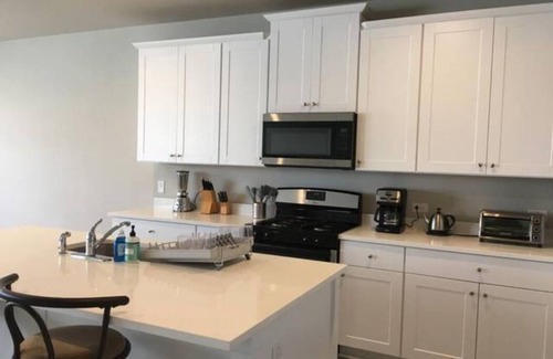 Austin House | South Austin Special- 10% Monthly Discount House w/5 Bedrooms/5 Queen Beds.