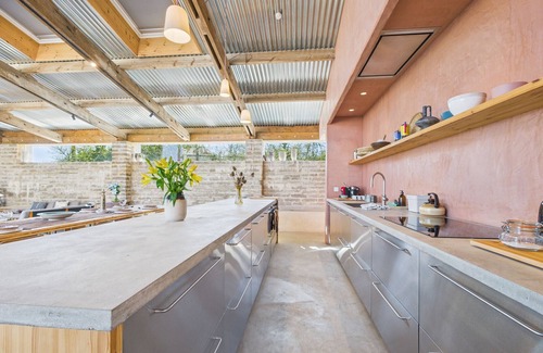 Cowes Ski Chalet | South Barns a spacious barn conversion near Cowes.