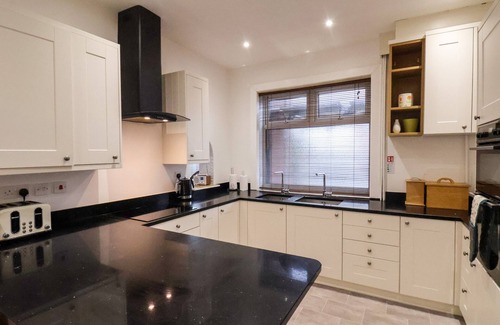 Bridlington House | SOUTH BAY BEACH HOUSE, pet friendly, with a garden in Bridlington