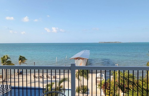 Belize District Condo | South Beach Caye Caulker Penthouse 4 with Private rooftop pool/Kitchen