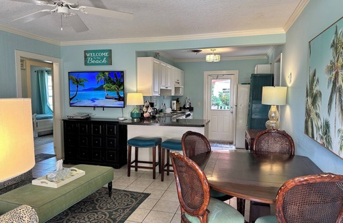 Vero Beach House | SOUTH BEACH & PARK at your Doorstep DOLPHIN COTTAGE Comfy Fun Vero Beach