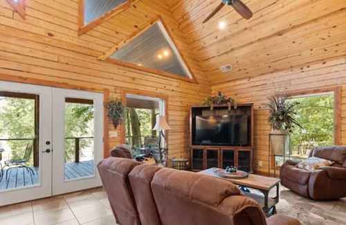Doniphan Cabin | South Beach Resort