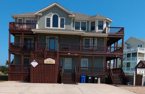 Salvo House | South Beach Salvo 8 BR Suites OceanSide Pool Cabana Paradise!