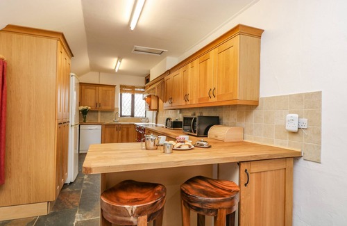 Liskeard House | SOUTH BODUEL FARMHOUSE, pet friendly, with open fire in Liskeard