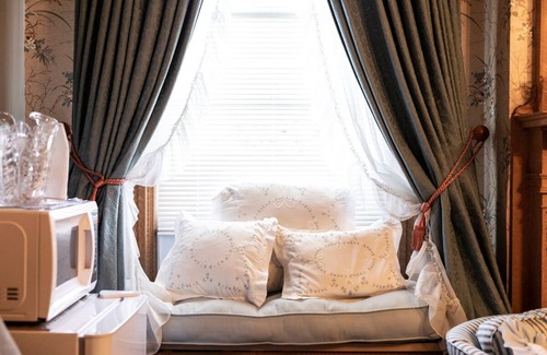 Scottdale Bed & Breakfast | South Broadway Manor