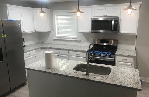 Canton House | South Canton 4 bedroom - Extended Stay