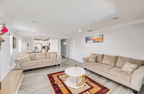 Compton House | South Central Los Angeles Home w/Patio