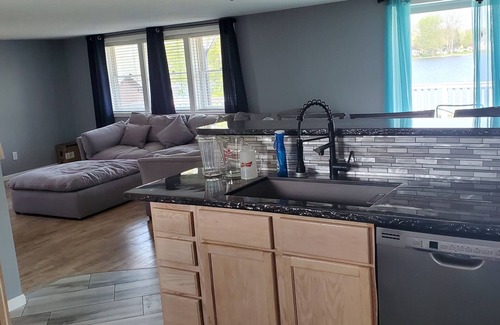 Quincy Cottage | SOUTH CHAIN OF LAKES! Just south of Marble Lake, watch the fun or join in!