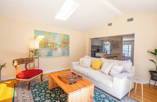 Dawson House | South Congress Retreat - A Vibey Stay Close to Bars, Shops, Music Venues & Hikes