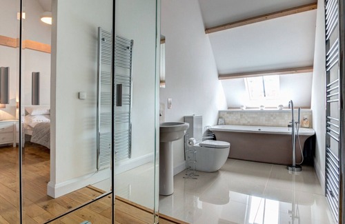 Heligan House | South Cuma - Four Bedroom House, Sleeps 10