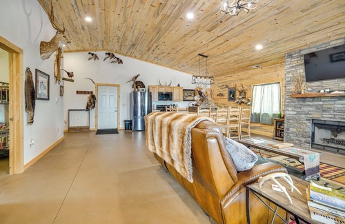 Fedora Cabin | South Dakota Nature Getaway w/Hot Tub