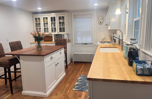 Dartmouth House | South Dartmouth Vacation Rental Home - Half Mile to Padanaram Village