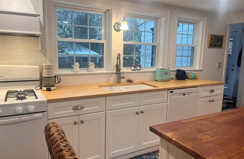 Dartmouth House | South Dartmouth Vacation Rental Home - Half Mile to Padanaram Village