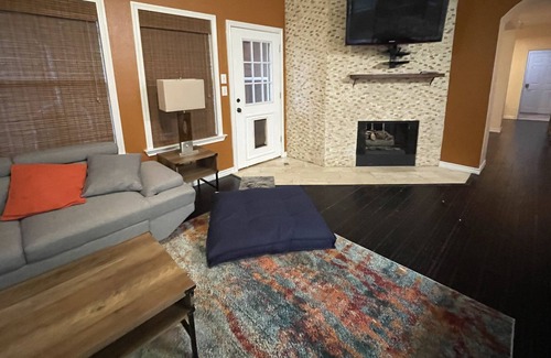 Denton House | South Denton, Clean, Quiet and Safe Neighborhood