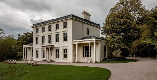 Galmpton House | South Devon - River Dart Views - Free Parking - Pet Friendly