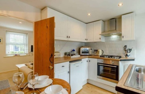 Eastbourne Seafront Cottage | South Downs - Seaside Cottage with DBL + Sofa Bed