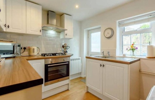 Eastbourne Seafront Cottage | South Downs - Seaside Cottage with DBL + Sofa Bed