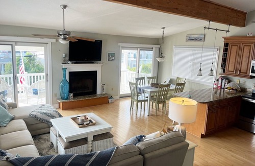 South End Condo | South End Beauty! Close to beach! Roof deck with water & sunset views!