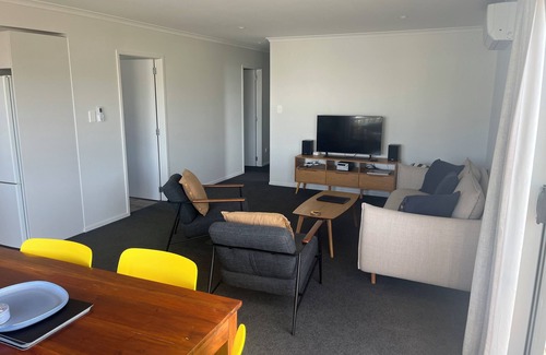 Waitarere Beach House | South End Sanctuary, 250m from forest & beach entrance. Pet Friendly!nn