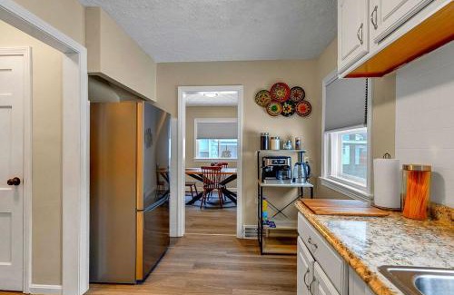 South Euclid House | South Euclid 3BR Cozy Winter Escape