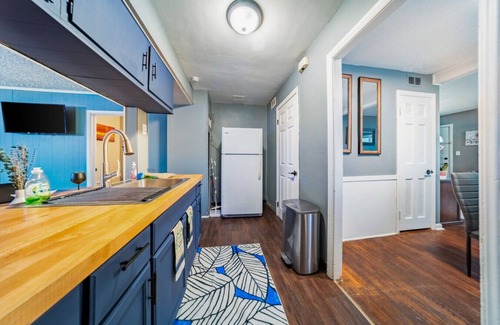 Cleveland House | South Euclid Spacious 3 BR 1.5 Bath Ranch Home