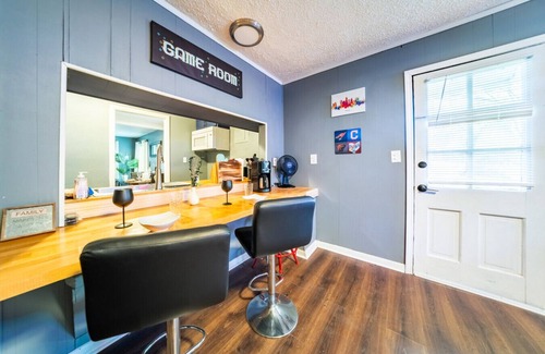 Cleveland House | South Euclid Spacious 3 BR 1.5 Bath Ranch Home