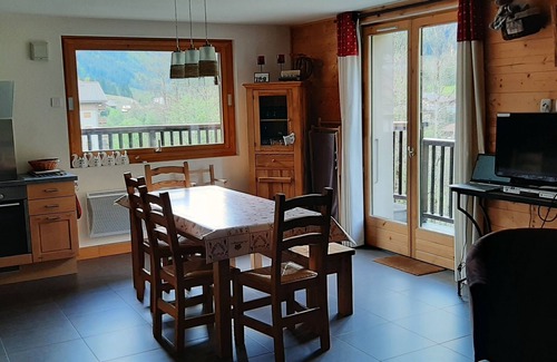 Les Contamines-Montjoie Apartment | South-facing terrace, apartment refurbished in Savoyard chalet