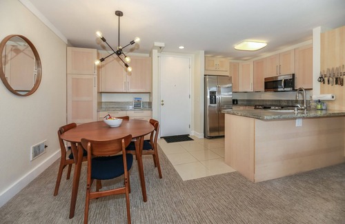 Townsite Condo | South Facing 2 bdrm condo- Super close to beach - C300 North Coast Village