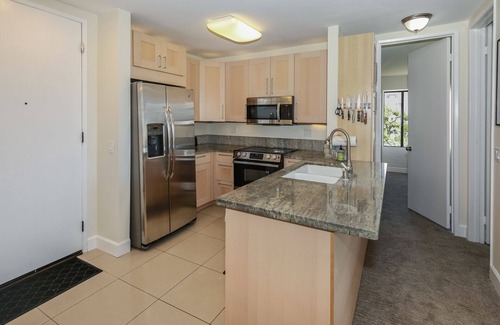 Townsite Condo | South Facing 2 bdrm condo- Super close to beach - C300 North Coast Village