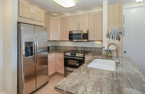 Townsite Condo | South Facing 2 bdrm condo- Super close to beach - C300 North Coast Village