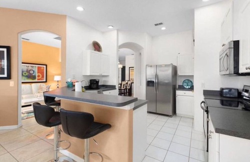 Tuscan Hills House | South Facing 6 bedroom private pool home