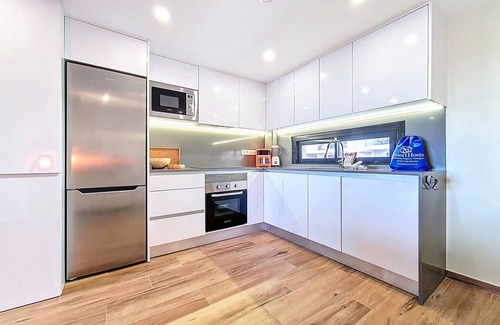 Lo Rufete Apartment | South facing balcony with town views